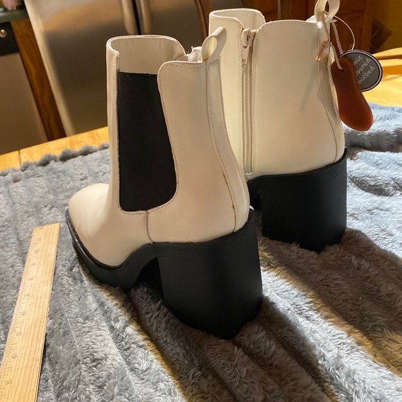 MIA Off-White Ankle Booties - Picture 6 of 9